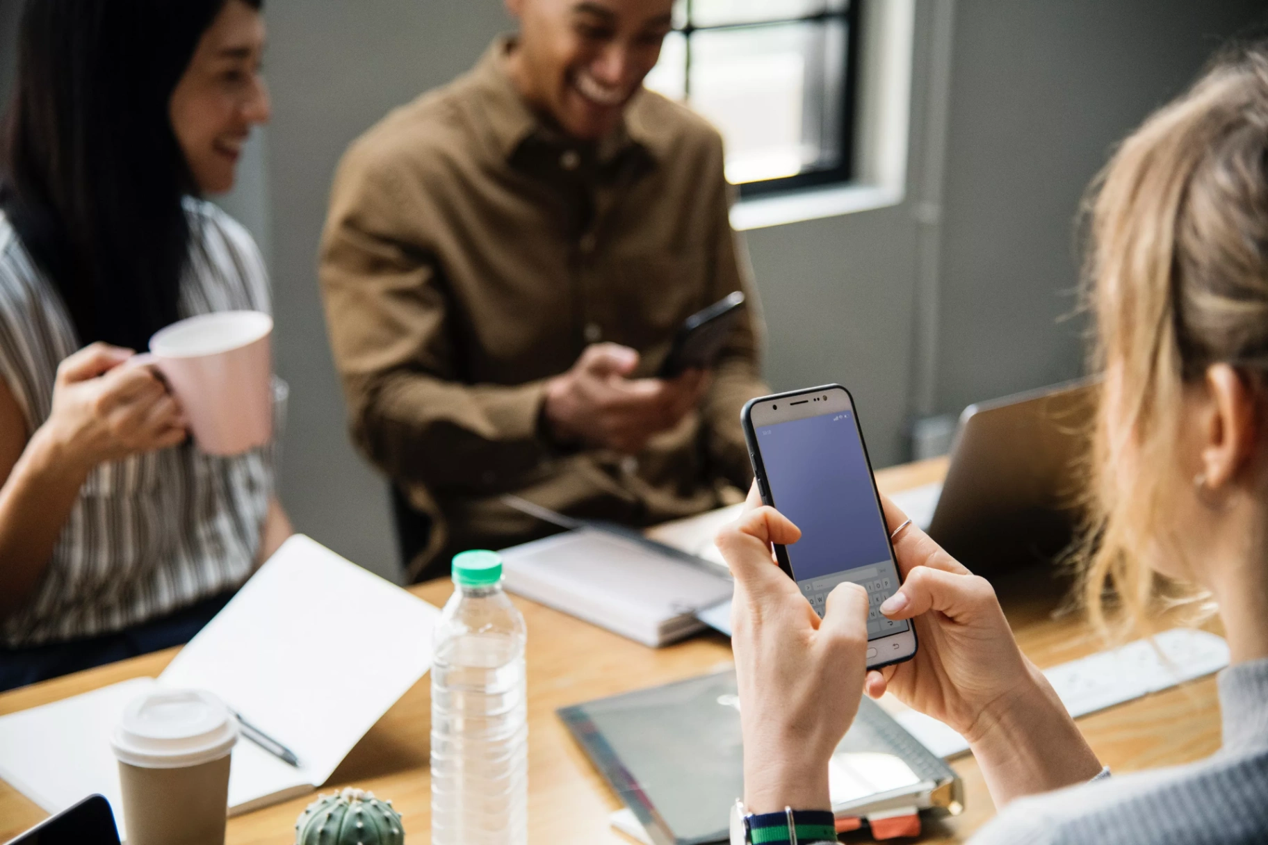 Comprehensive 5G mobile and internet packages for video calls and family communication in the UAE